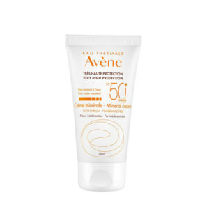 Avène propose une crème solaire minérale SPF50+ de 50ml.